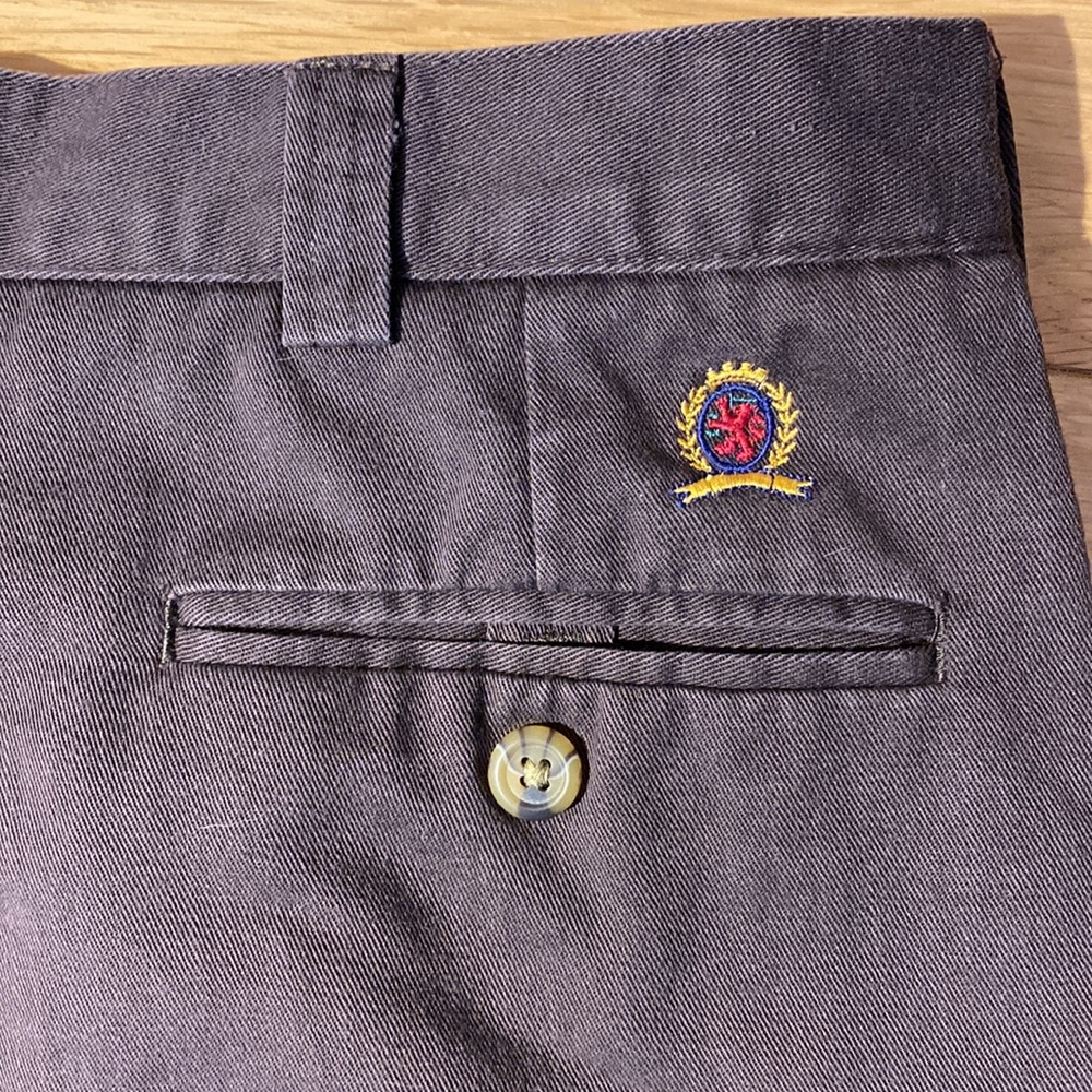Vintage Tommy Hilfiger Embroidered Crest Pleated Chinos in brown size 36 x 30 - Picture 6 of 12